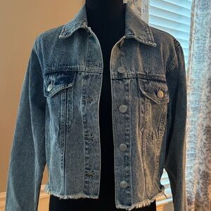 Women’s tgla Cropped Raw Hem Button Front Denim Jean Jacket New NWT Size Medium